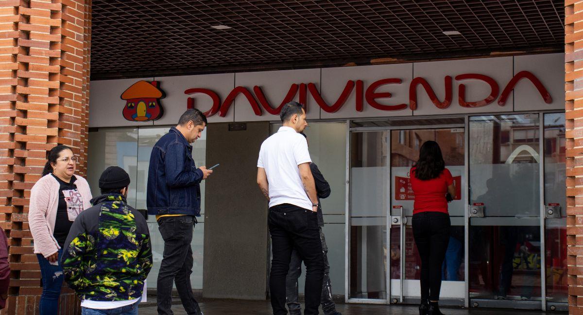 Los bancos en Colombia modificarán horarios por el partido de la selección Colombia en el Mundial. Foto: Shutterstock