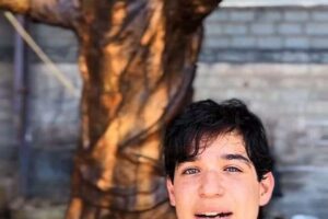 Les contributions provenant de la vente de la sculpture de Messi sont transformées en aide humanitaire