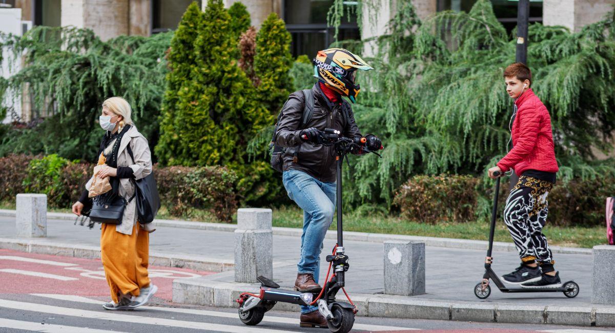 Normas para patinetas eléctricas en Colombia. Foto: Shutterstock