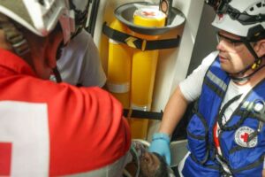 Un homme coincé pendant 190 heures à La Guaira a été sauvé vivant