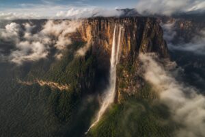 Con casi mil metros de caída libre esta cascada sudamericana sigue siendo la más alta del mundo
