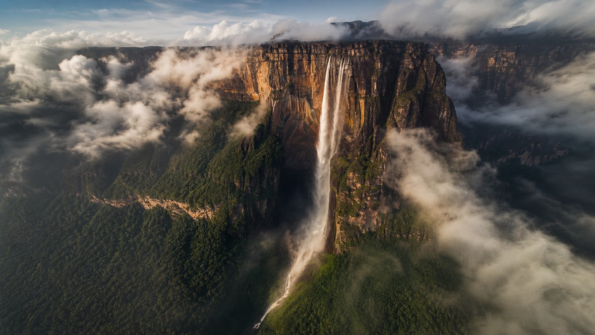 Con casi mil metros de caída libre esta cascada sudamericana sigue siendo la más alta del mundo