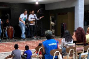 « Aspirines pour l&rsquo;âme » : projet musical qui cherche à restaurer la tranquillité dans les camps