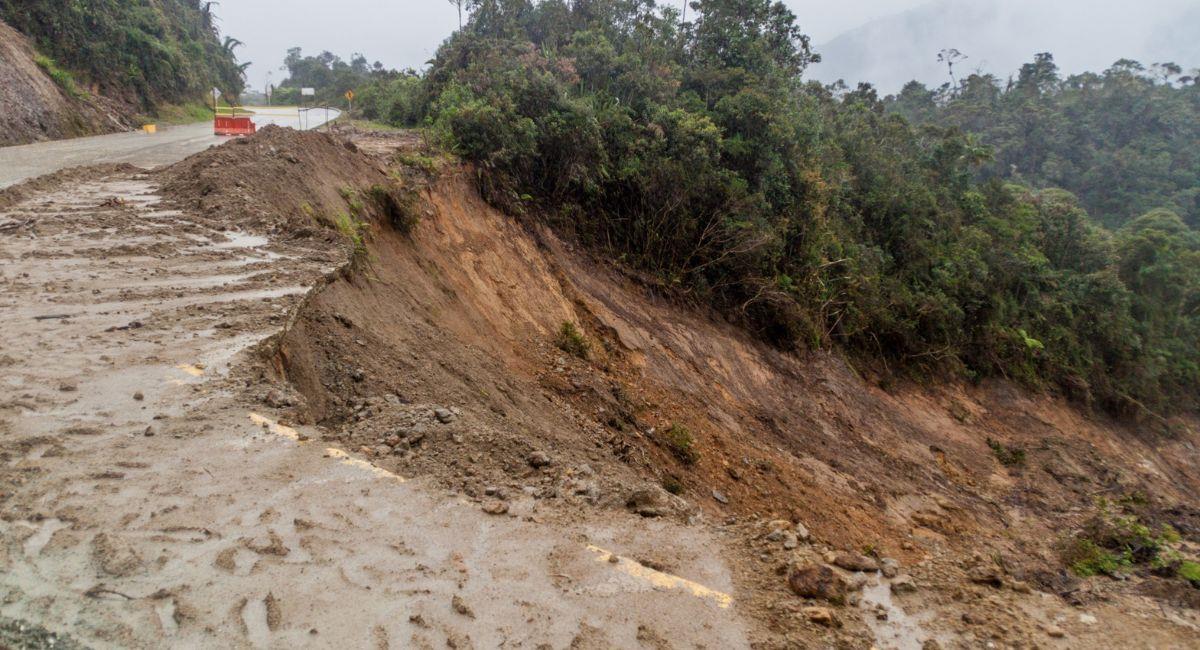 Vías cerradas en Colombia tras afectaciones por el terremoto del lunes 10 de agosto de 2026. Foto: Shutterstock Matyas Rehak