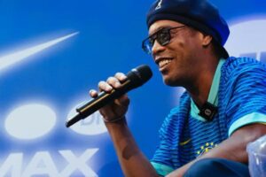 Bombe dans le football mondial : Ronaldinho sort de sa retraite à 46 ans pour jouer en Europe