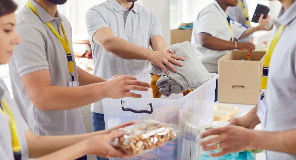 Centros de acopio para donar ayudas a las zonas afectadas tras el sismo en Colombia. Foto: Shutterstock Studio Romantic