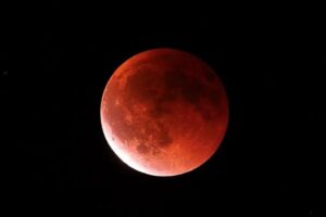 L&rsquo;éclipse lunaire a surpris la Colombie et a laissé une image qui a attiré l&rsquo;attention de ceux qui regardaient le ciel
