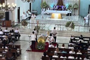 Les paroissiens disent au revoir à l&rsquo;évêque de Guarenas dans une chapelle funéraire