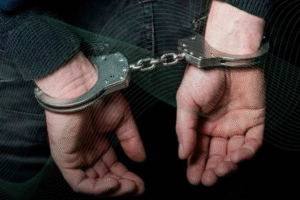 Des parents ivres laissent leur fils boire du diesel