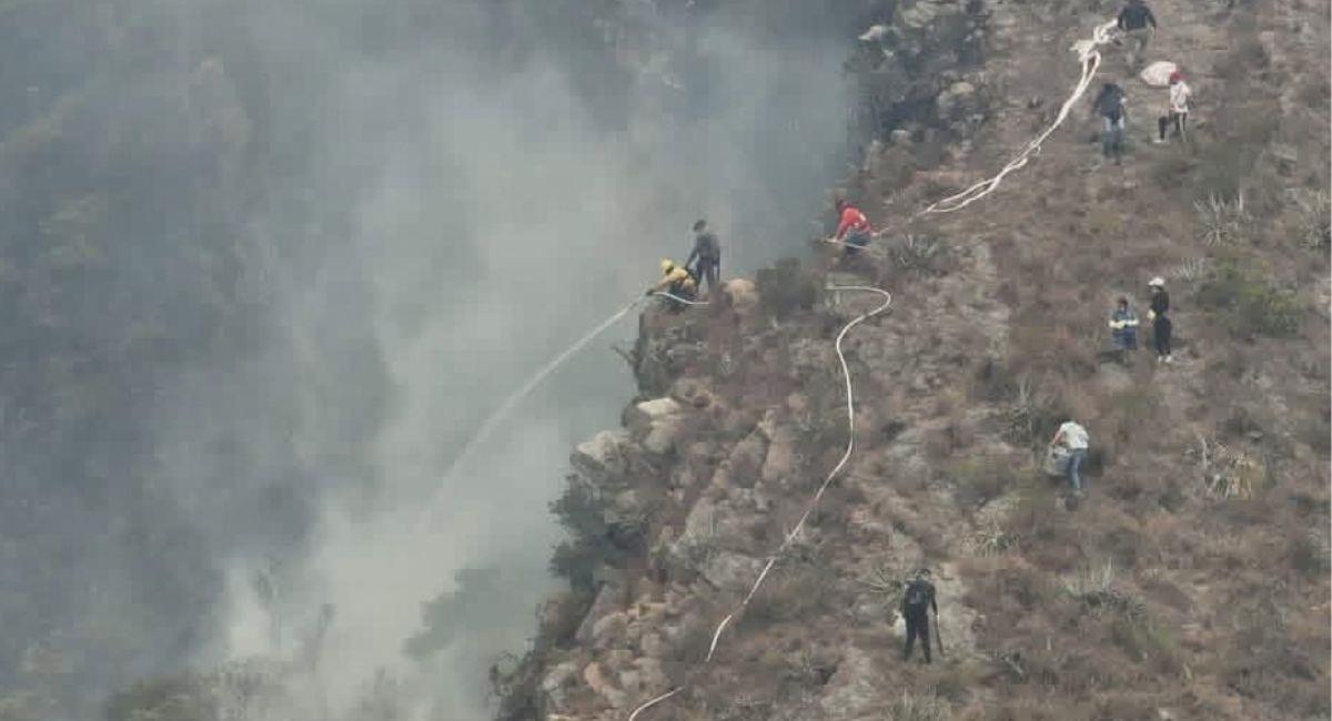 Incendio forestal alcanza 90 % de control. Foto: Twitter @Rodrigo_Lara_