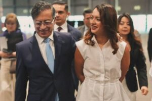 «J&rsquo;étais épuisé»: Andrea Petro défend Gustavo Petro après des allégations de toxicomanie et d&rsquo;alcoolisme