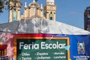 Ouverture de la Foire scolaire du maire de Maracaibo sur la place de la Basilique