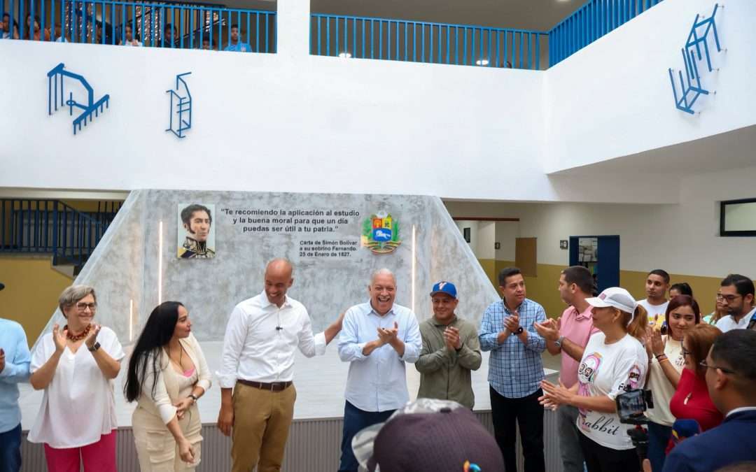 UEE Simón Bolívar de Petare renouvelé pour plus de 1 200 étudiants