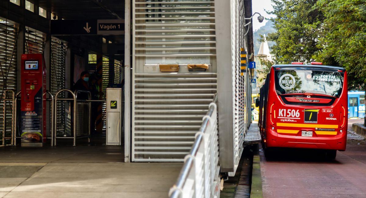 Las estaciones de Transmilenio se han convertido en escenarios inseguros y violentos. Foto: Shutterstock
