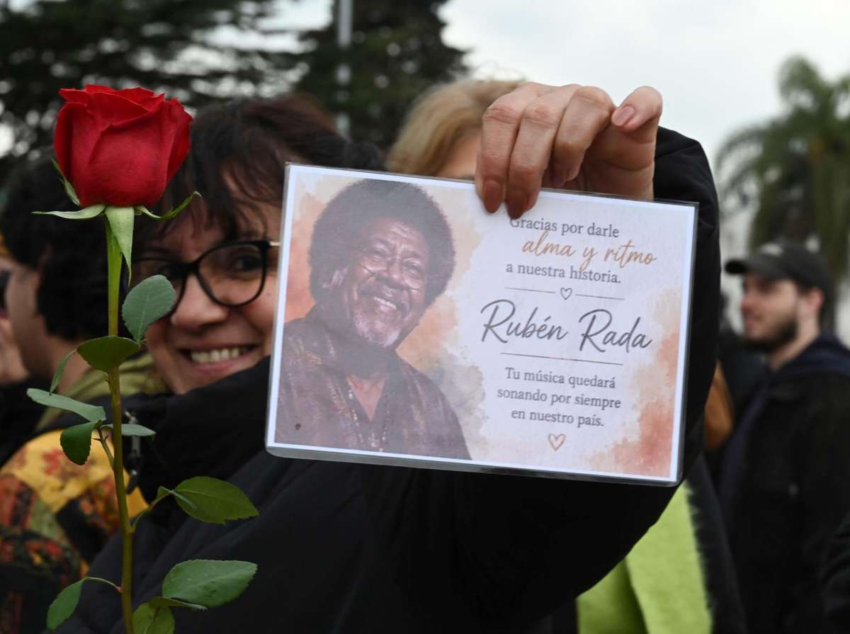 Una marea de gente despidió a Rubén Rada