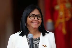 Delcy Rodríguez imite Maduro et avance le début de Noël au 1er novembre