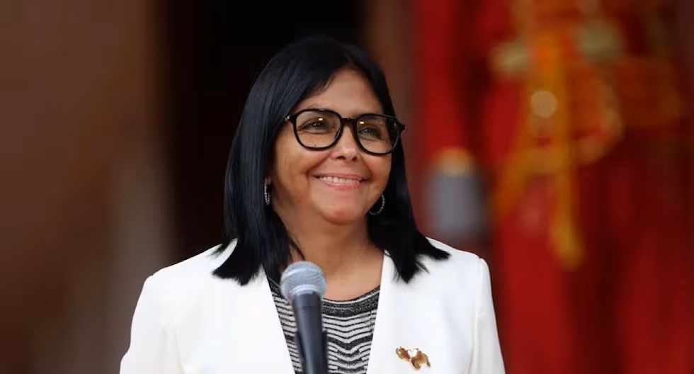 Delcy Rodríguez imite Maduro et avance le début de Noël au 1er novembre