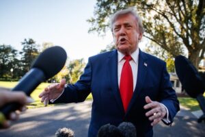 Trump dit qu&rsquo;il ne sait rien du retour de Machado au Venezuela et qu&rsquo;il espère qu&rsquo;il sera en sécurité