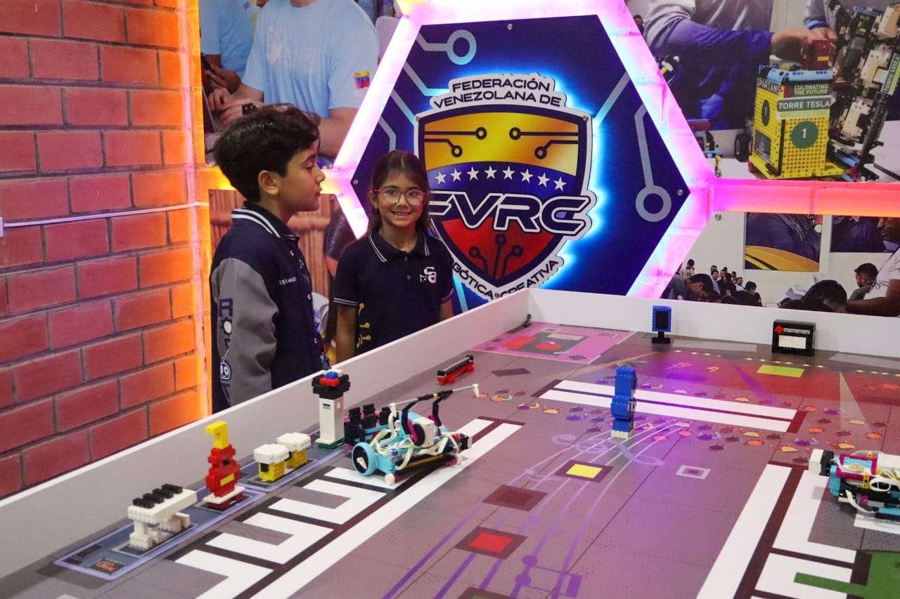 Inauguration du premier siège de la Fédération vénézuélienne de robotique créative dans l'État de Zulia