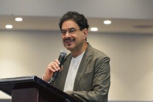 Iván Cepeda remet en question le statut antiterroriste de De la Espriella